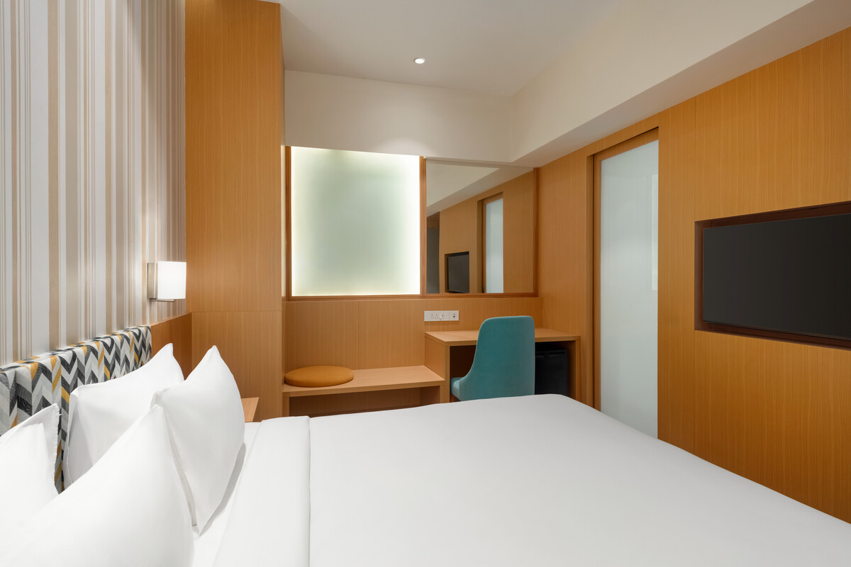 Deluxe Room King bed - Booking Lucknow Airport Hotel